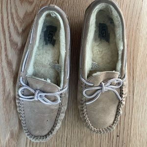 UGG Dakota Slippers women’s 8